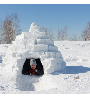 Sortie familiale en raquettes à neige et construction d'igloo