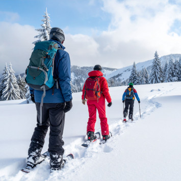 Balade en raquettes à neige en montagne