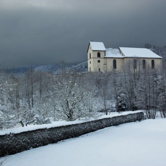 Votre sortie raquettes à neige autour des rochers du Haut Fourneau sur demande